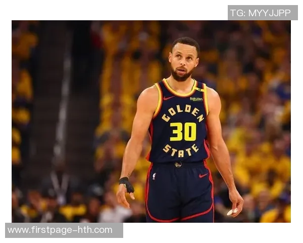 勇士与魔术对决库里精彩集锦回顾展现超级球星的绝佳表现 勇士与魔术对决库里精彩集锦回顾展现超级球星的绝佳表现